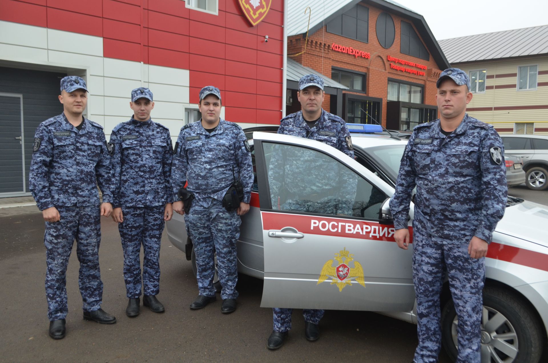Сак хезмәтендәгеләрдән һәрдаим тәвәккәллек, батырлык, салкын зирәк акыл сорала.