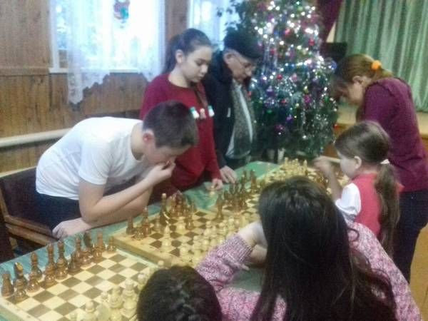 Тат.Икшермә авылы клубында балалар һәм олылар арасында шашка-шахмат ярышы