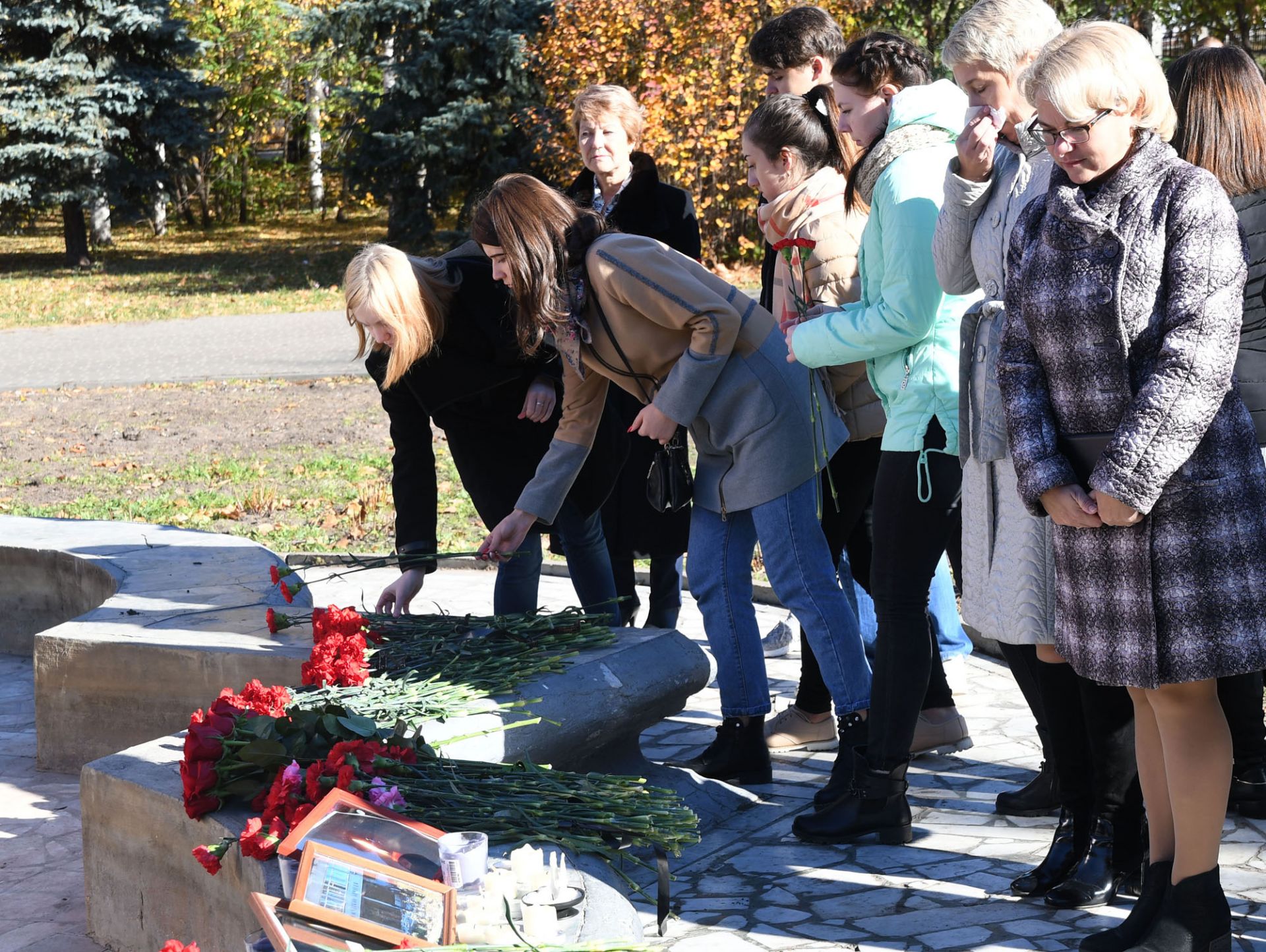 Ленин бакчасында халык мемориалына чәчәкләр куялар