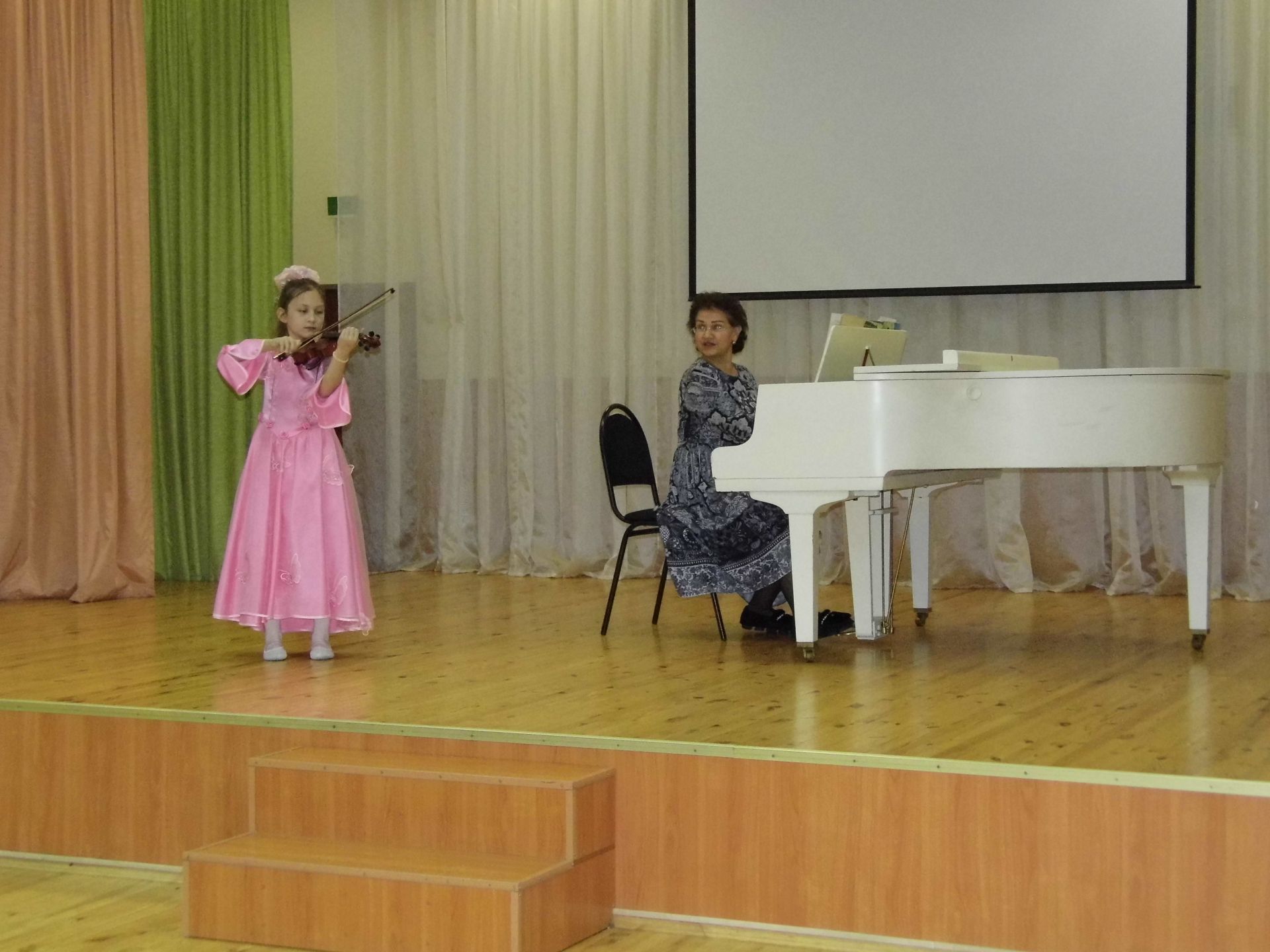 Саба балалар сәнгать мәктәбендә "Кышкы моң" дип исемләнгән кыллы бүлегенең концерт-зачеты узды