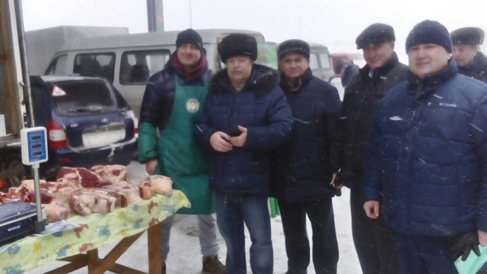 Казан шәһәренең Агросәнәгать паркында Саба муниципаль районының авыл хуҗалыгы продукциясе җитештерүчеләре катнашында ярминкә бара