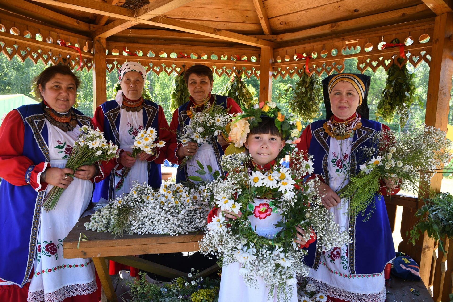 Казанда Сабантуй тавислар, Колумбия тамашачылары белән һәм тальян гармун көйләре астында үтте