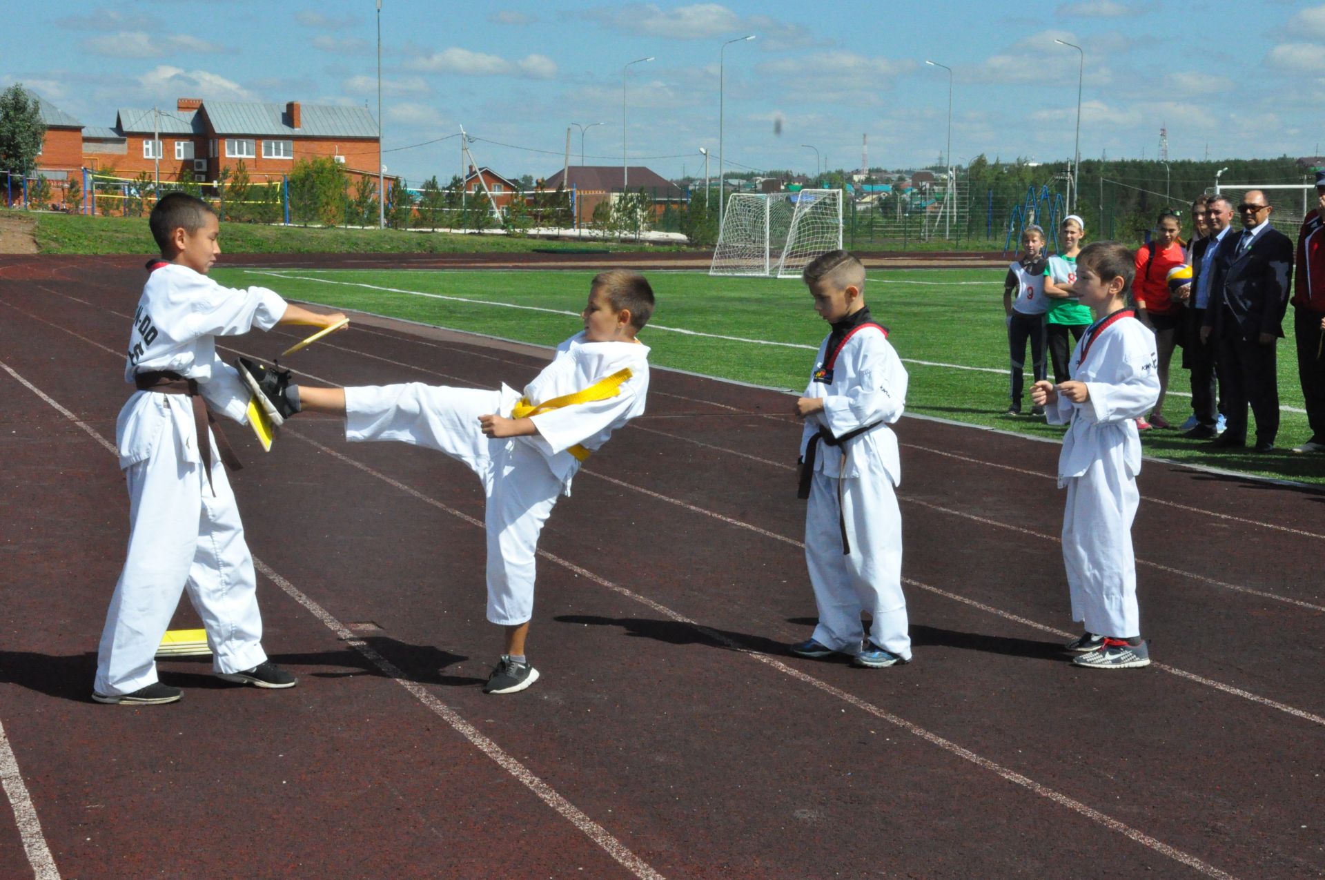 Физкультурачы  көне  уңаеннан 10 августта “Олимп” стадионында үткәрелгән спорт чаралары