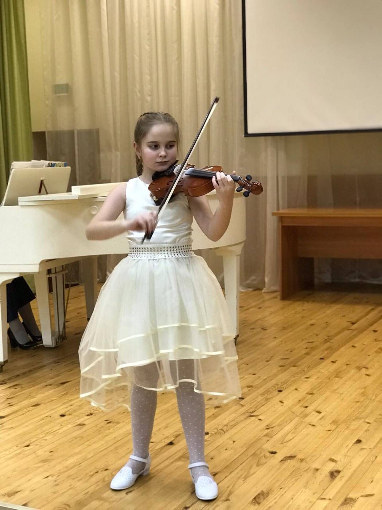 Саба балалар сәнгать мәктәбендә скрипка сыйныфы укучыларының зачеты концерт формасында узды