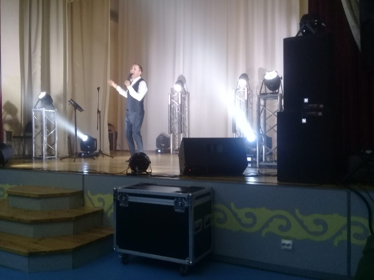 Килдебәк мәдәният йортында Фәрид Низамиев концерт программасы белән чыгыш ясады