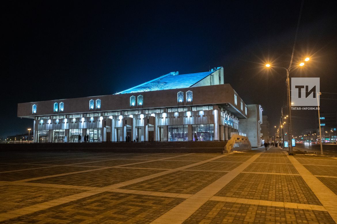Казань театр Камала ночью