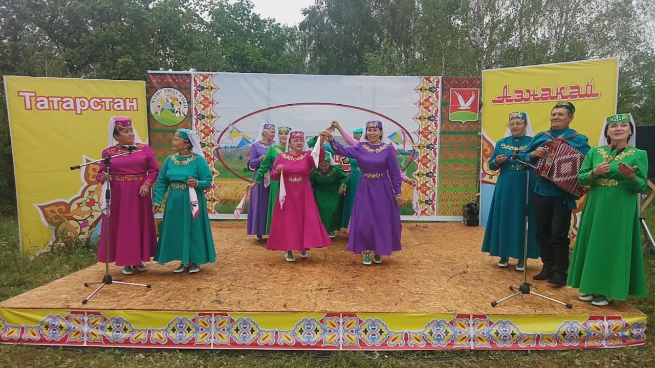 «Зиләйлүк» фольклор коллективы “Чатыр тауда җыен” фестивалендә