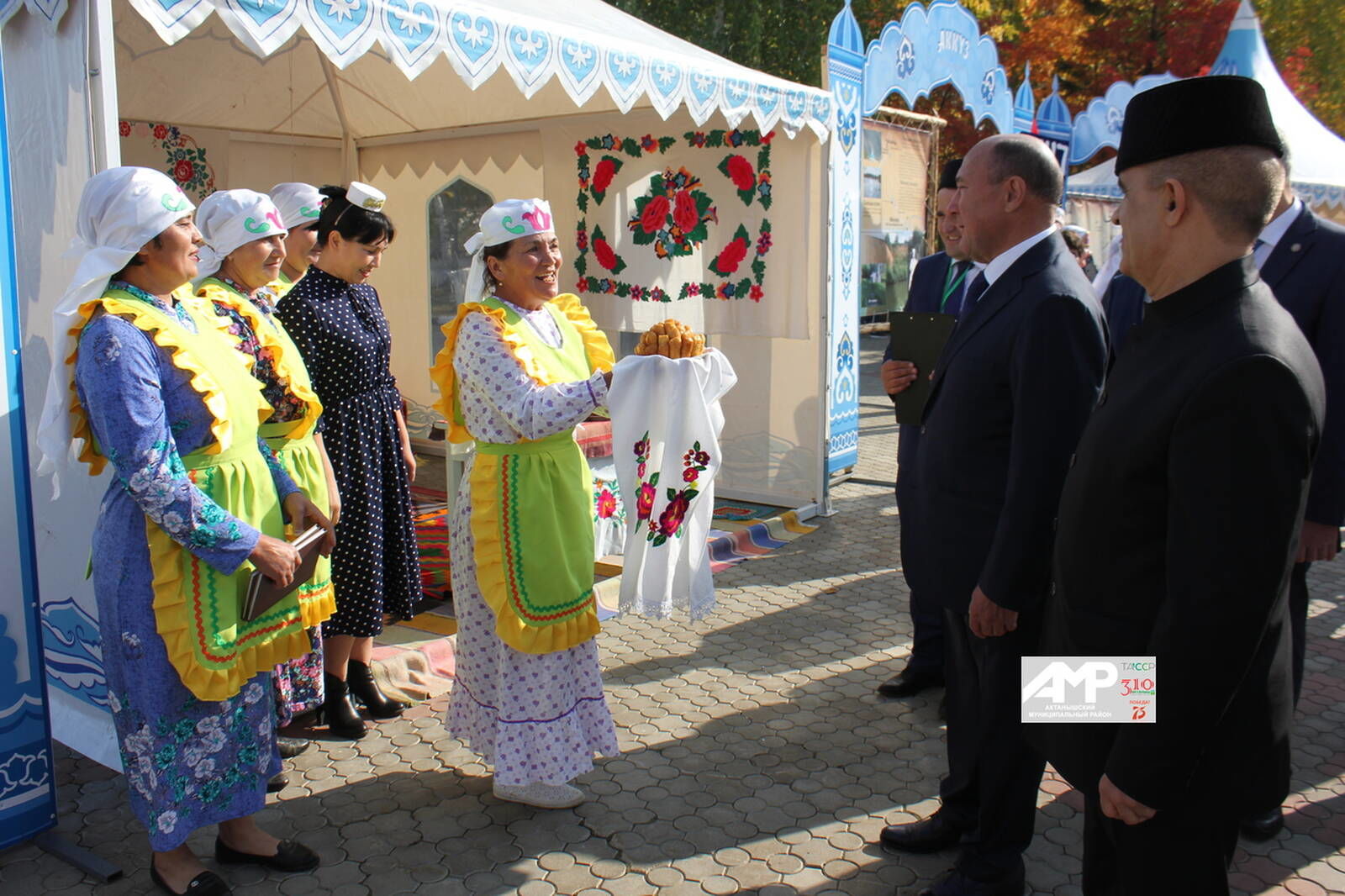 Татарстанның район башлыклар Актанышта милли мәдәният буенча эшчәнлек белән танышты