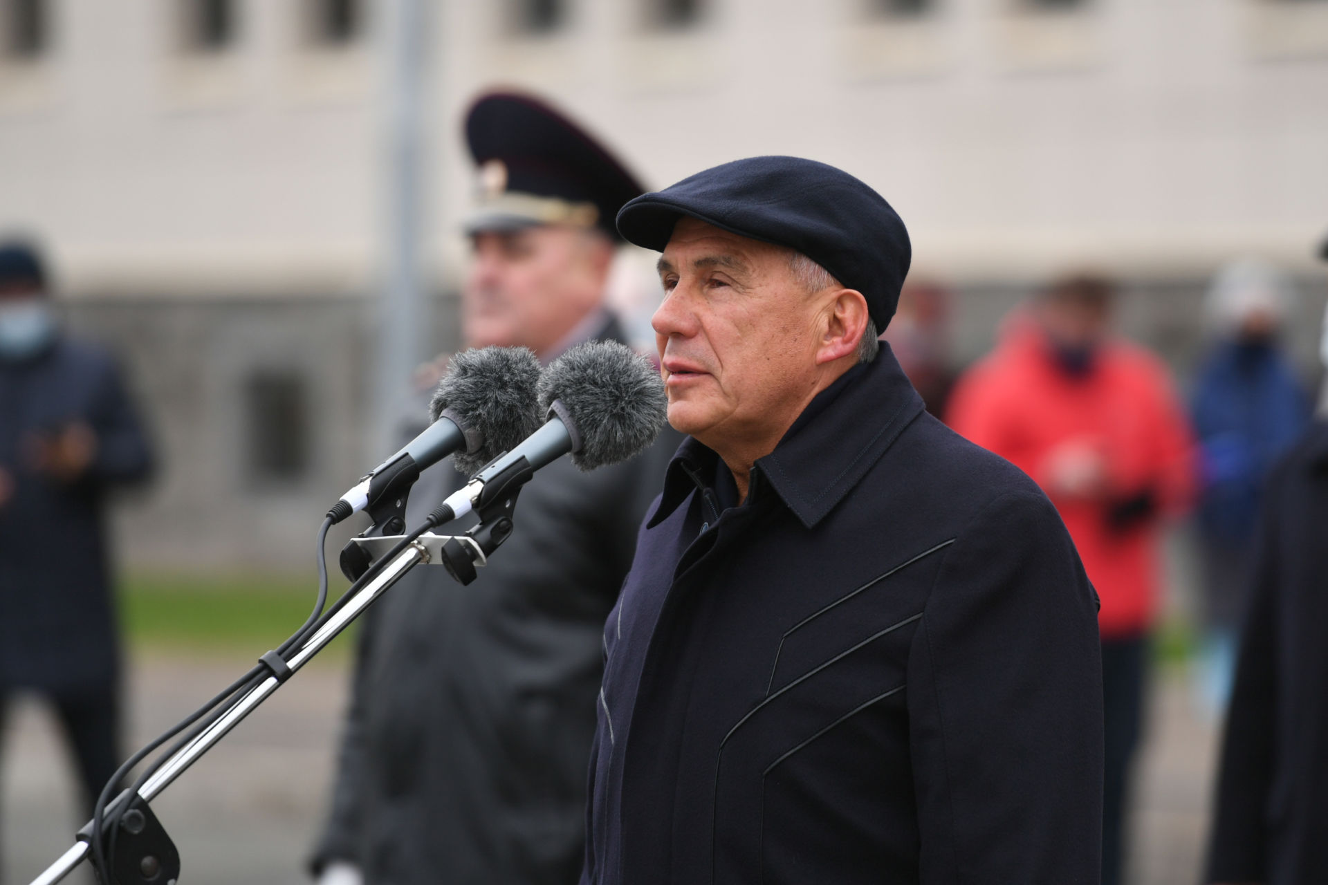 Татарстан Президенты полиция хезмәткәрләренә яңа автомобиль ачкычлары тапшырды