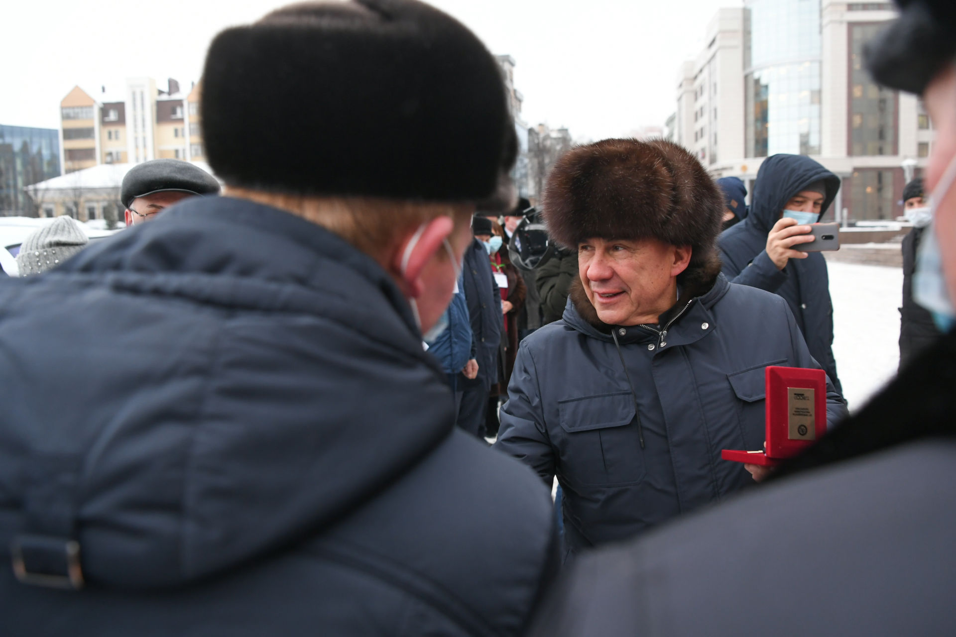 Рөстәм Миңнеханов иң яхшы җирлек башлыкларына машина ачкычлары тапшырды