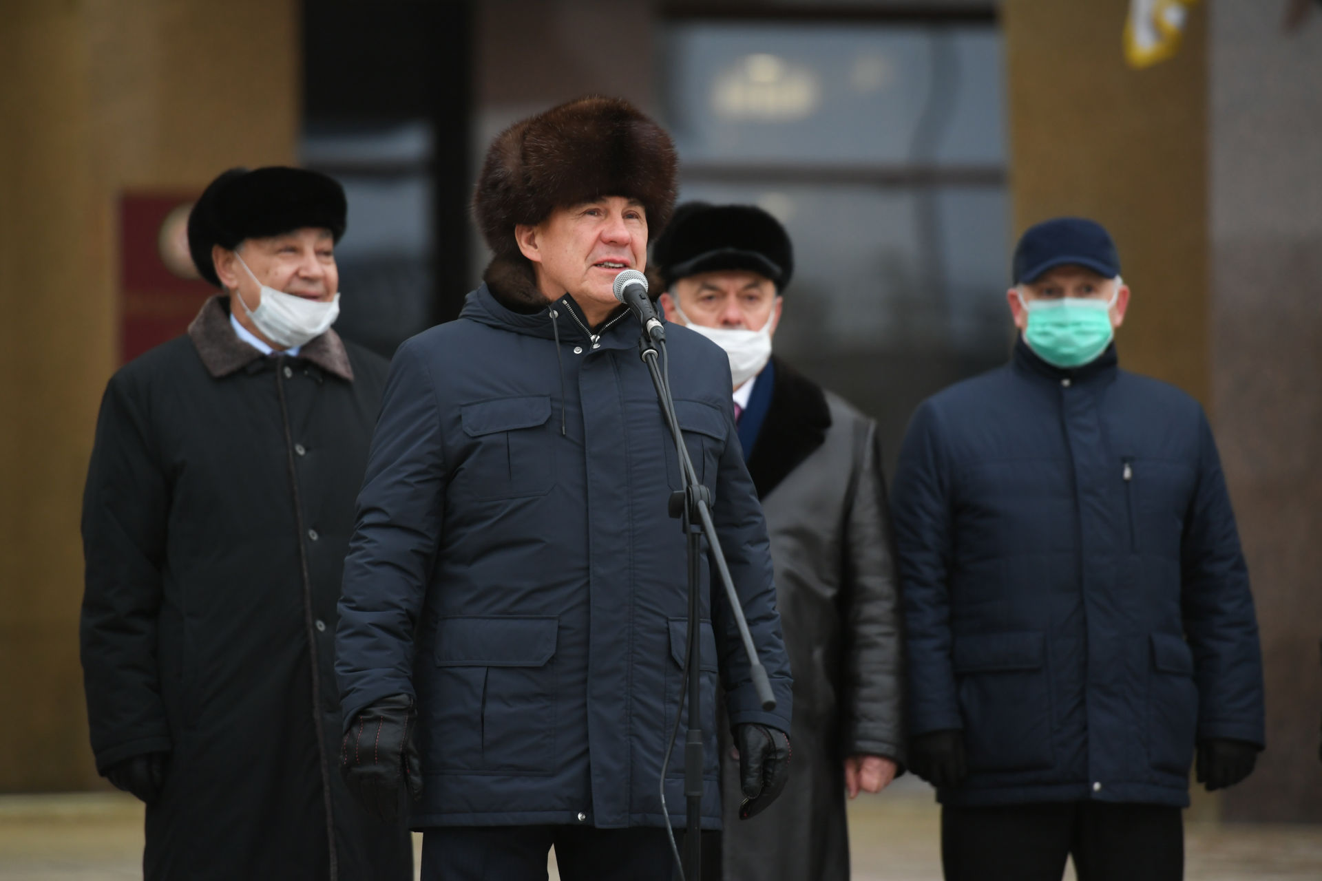 Рөстәм Миңнеханов иң яхшы җирлек башлыкларына машина ачкычлары тапшырды