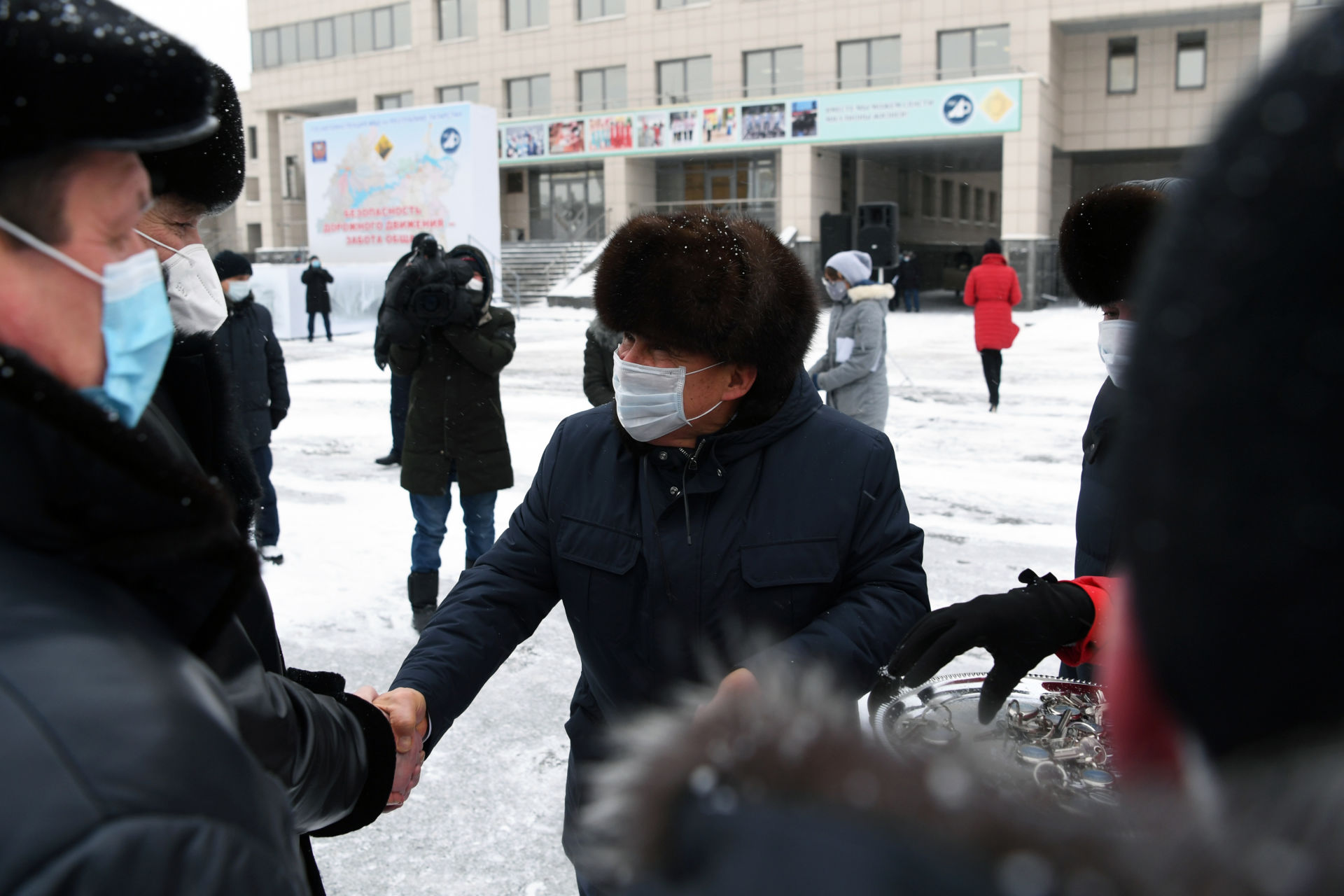 Татарстан Президенты авыл хастаханәләренә яңа автомобиль ачкычлары тапшырды