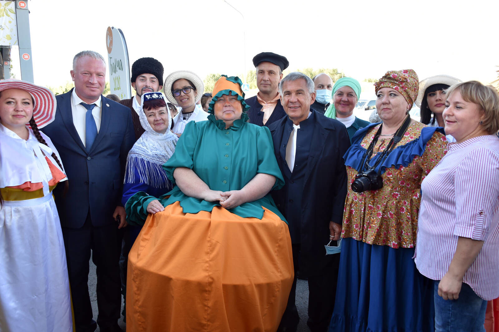 Татарстан кулланучылар кооперативларына Бакчачы көнендә узган ярминкәдә 25 автомобиль тапшырдылар