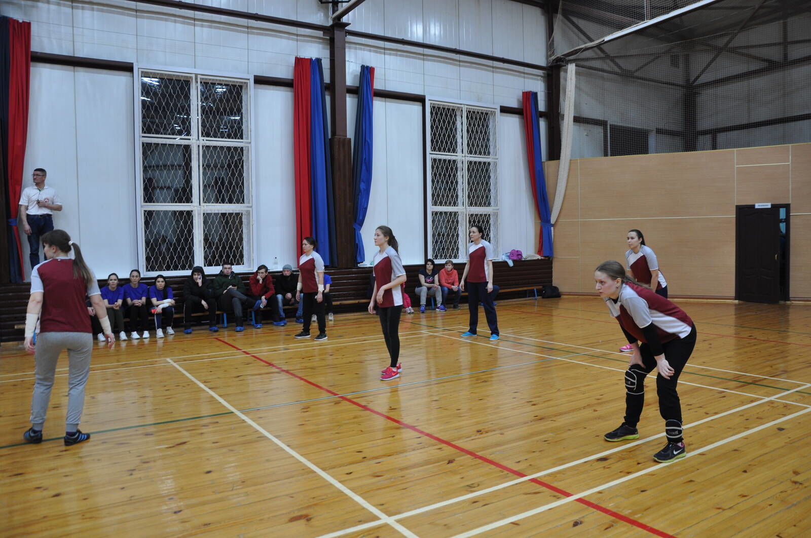 Хатын-кызлар командалары арасында волейбол буенча чемпионаты