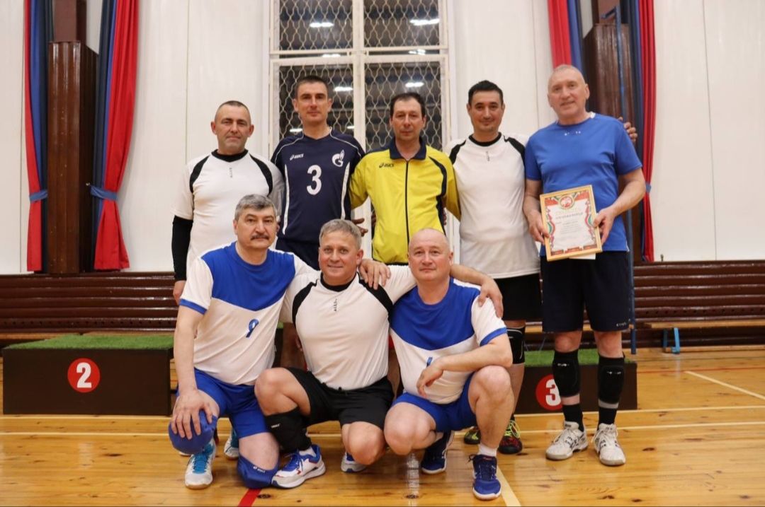 Ветеран ирләр командалары арасында волейбол буенча Турнир узды