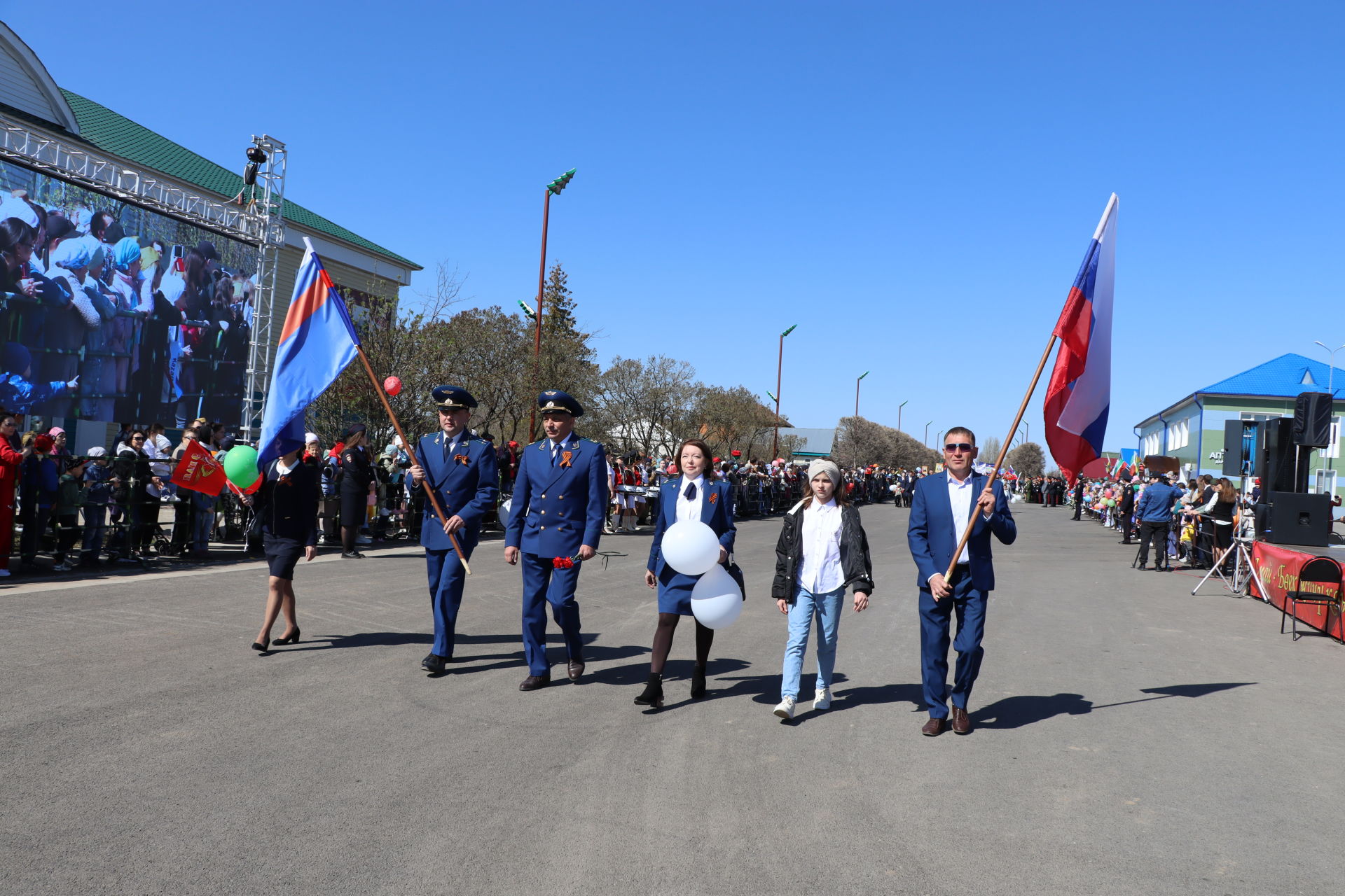 Байлар Сабасында Бөек Җиңүнең 77 еллыгына багышланган бәйрәм парады узды [фоторепортаж]