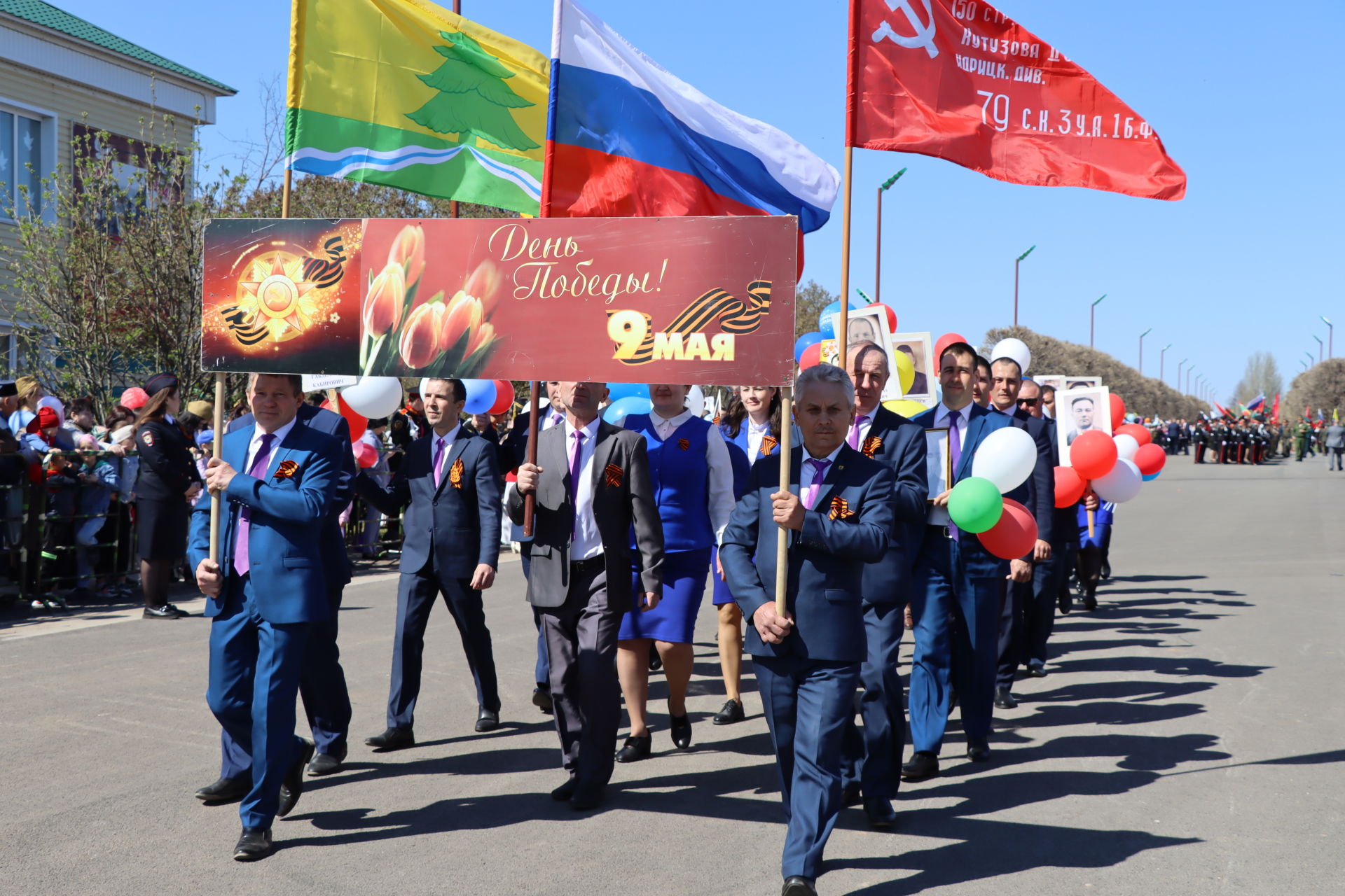 Байлар Сабасында Бөек Җиңүнең 77 еллыгына багышланган бәйрәм парады узды [фоторепортаж]