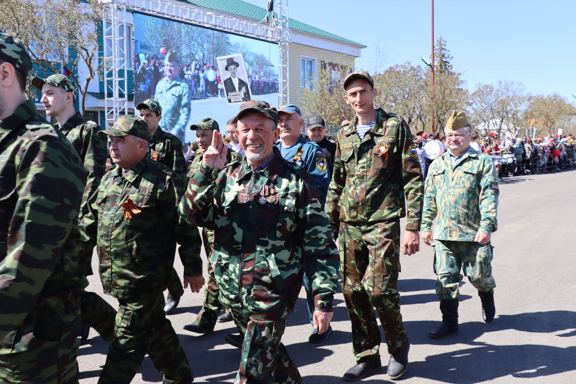 Байлар Сабасында Бөек Җиңүнең 77 еллыгына багышланган бәйрәм парады узды [фоторепортаж]