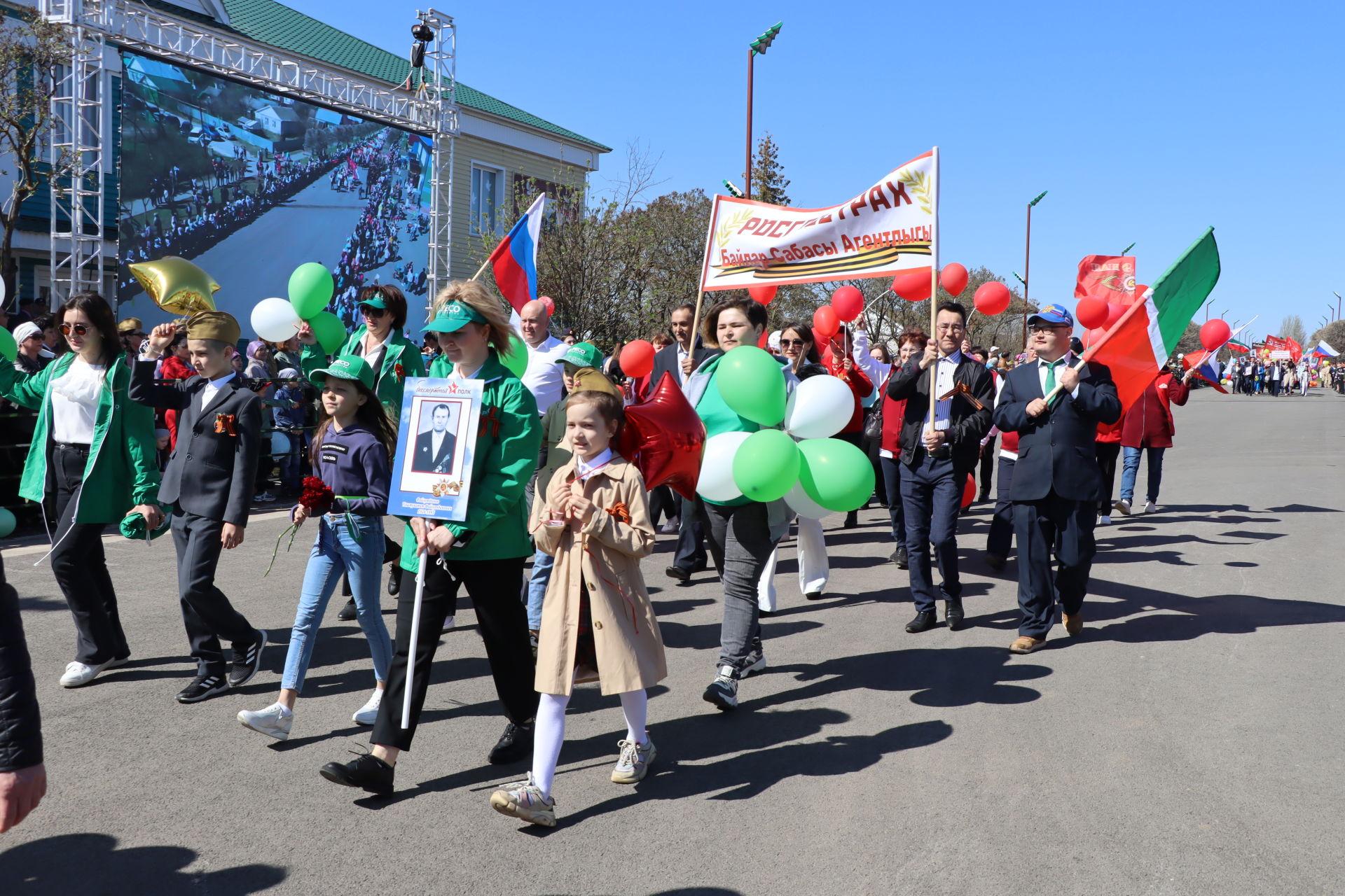 Байлар Сабасында Бөек Җиңүнең 77 еллыгына багышланган бәйрәм парады узды [фоторепортаж]