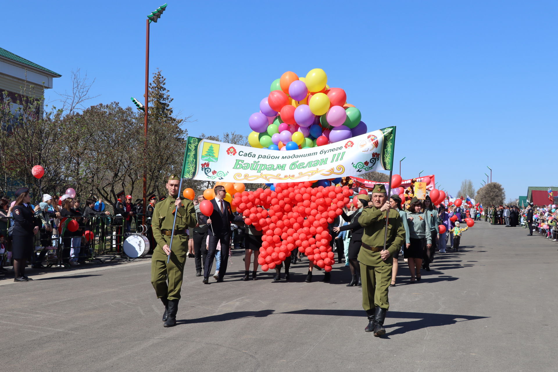 Байлар Сабасында Бөек Җиңүнең 77 еллыгына багышланган бәйрәм парады узды [фоторепортаж]