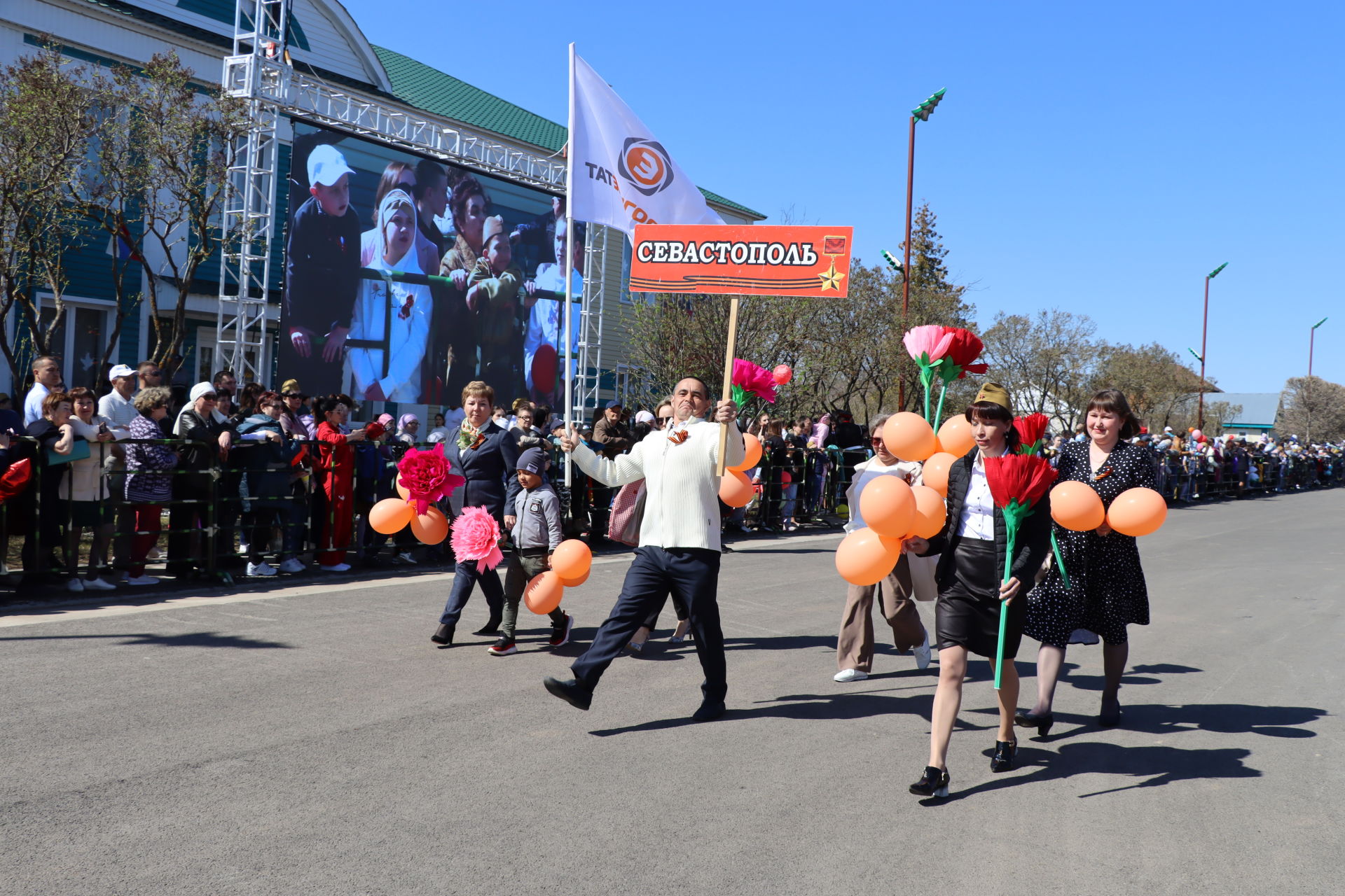 Байлар Сабасында Бөек Җиңүнең 77 еллыгына багышланган бәйрәм парады узды [фоторепортаж]