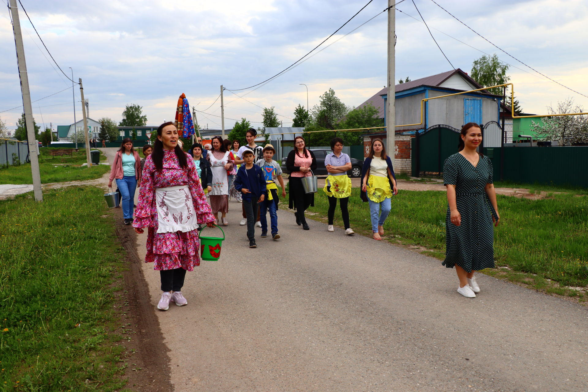 Кемдә яулык, кемдә сөлге - Саба гимназиясе коллективы Cабантуйга бүләк җыйды [фоторепортаж]