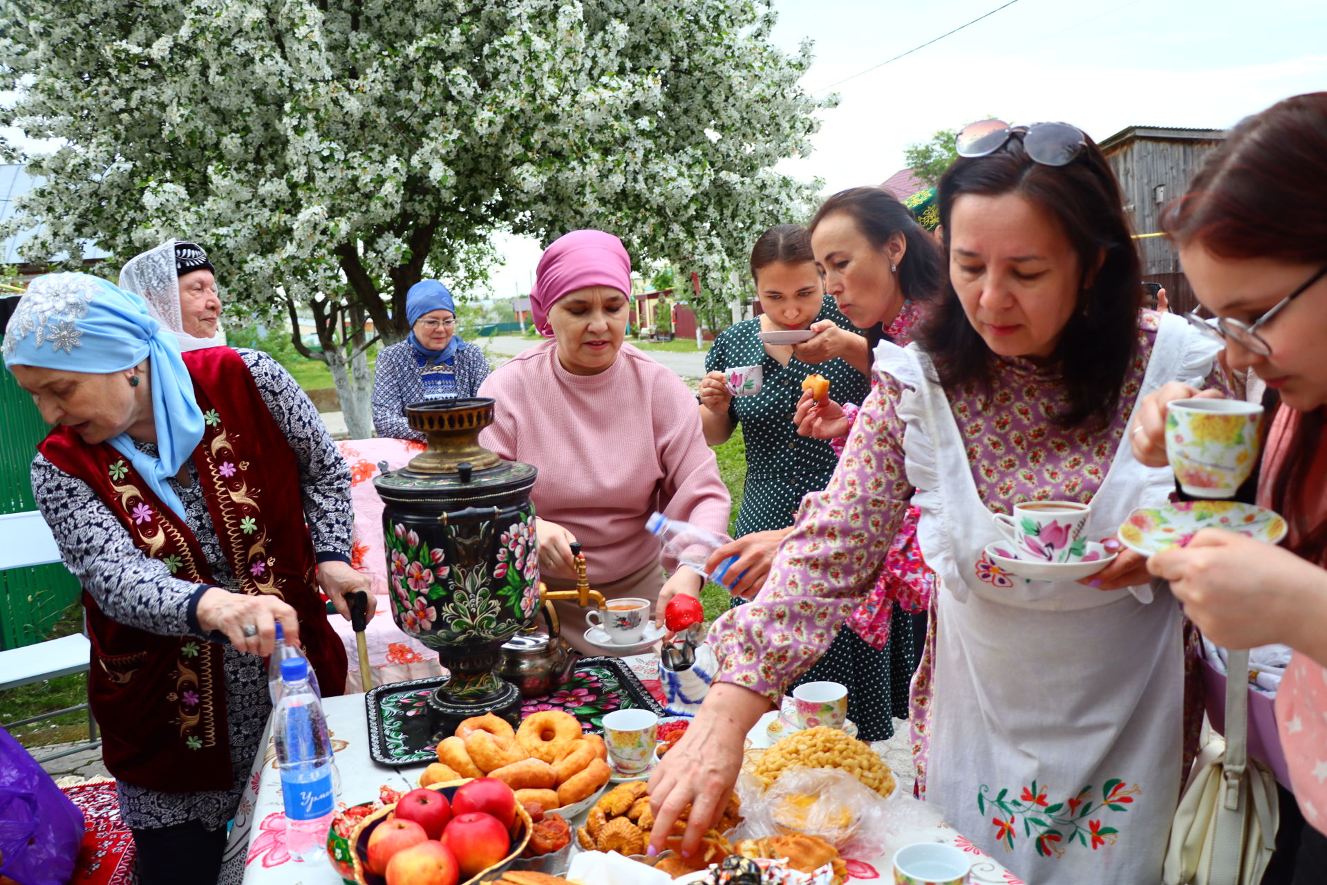 Кемдә яулык, кемдә сөлге - Саба гимназиясе коллективы Cабантуйга бүләк җыйды [фоторепортаж]