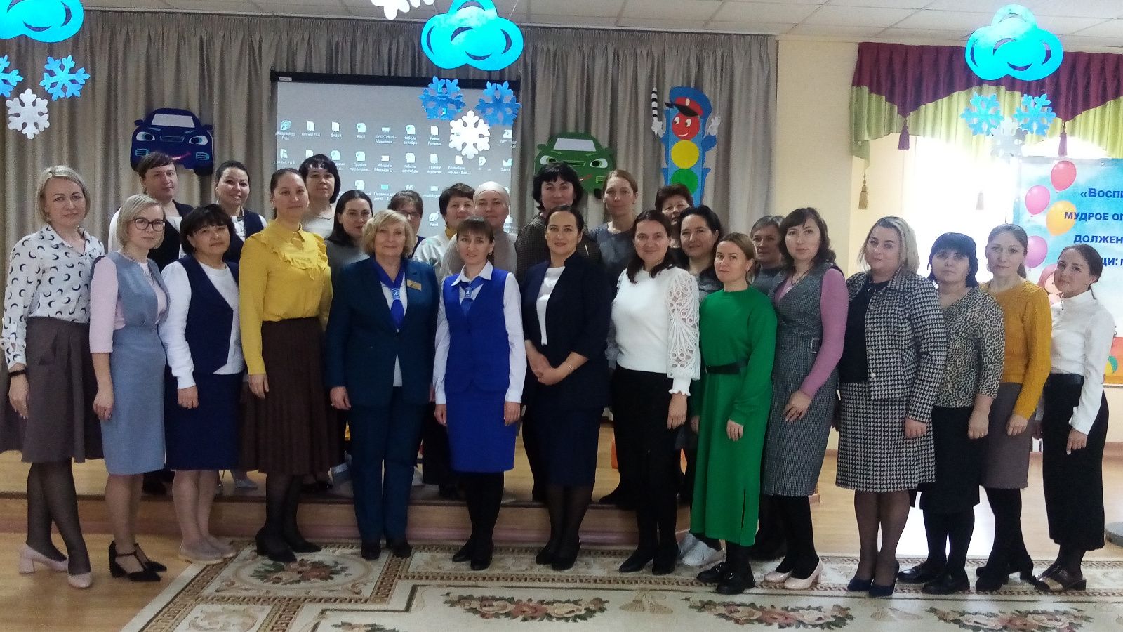 Районыбыз тәрбиячеләре балаларны юлларда куркынычсызлык  кагыйдәләренә өйрәтү эшен оештыру буенча семинарга җыелды
