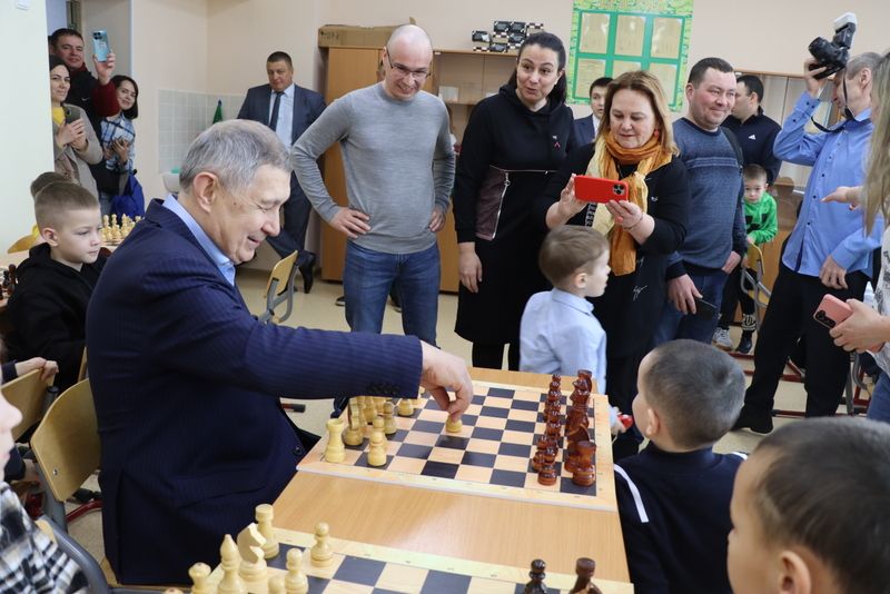Лесхозда  үткәрелгән шахмат ярышында Нургали Миннехановның  оныкчыгы Нургали  дә катнашты