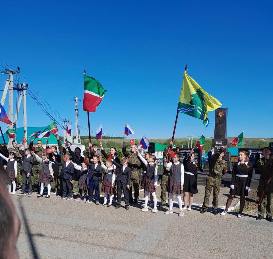Җиңү көнендә Татар Икшермәсе  авылында узган  митинг-концертта сәхнә йолдызлары да катнашты