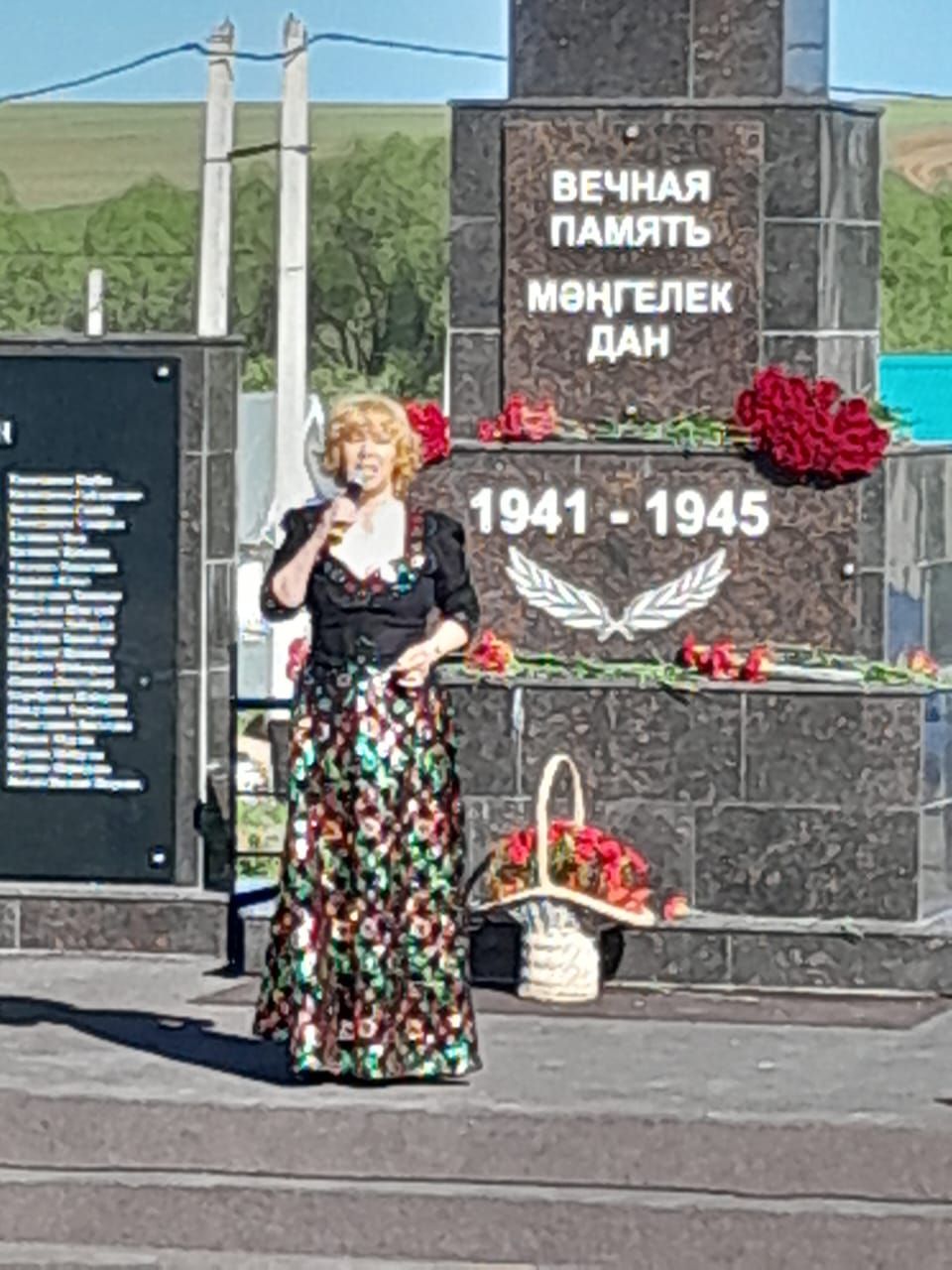 Җиңү көнендә Татар Икшермәсе  авылында узган  митинг-концертта сәхнә йолдызлары да катнашты
