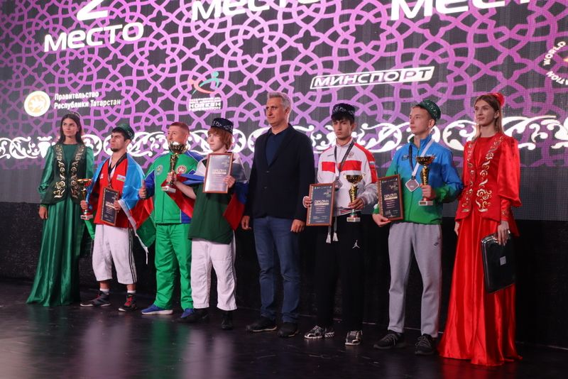 Миңгәрдә билбау  көрәше буенча дөнья чемпионатында  автомобиль Радик  Сәлаховка  бирелде