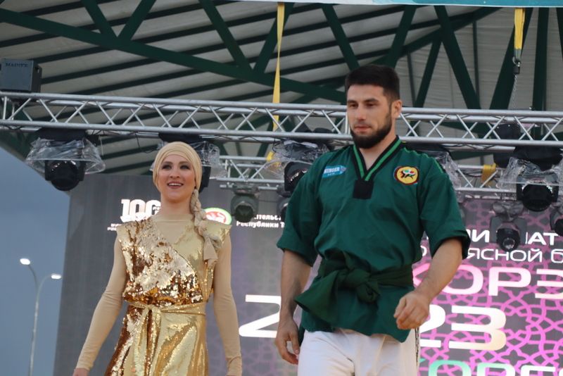 Миңгәрдә билбау  көрәше буенча дөнья чемпионатында  автомобиль Радик  Сәлаховка  бирелде