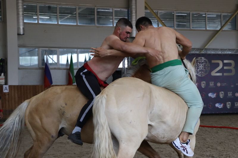 Сабада атларга утырып көрәшү буенча  дөнья  чемпионаты үтте