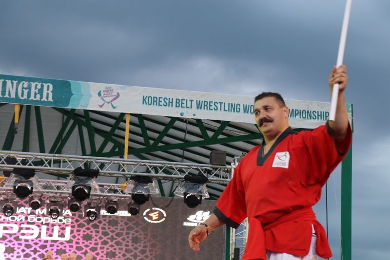 Миңгәрдә билбау  көрәше буенча дөнья чемпионатында  автомобиль Радик  Сәлаховка  бирелде