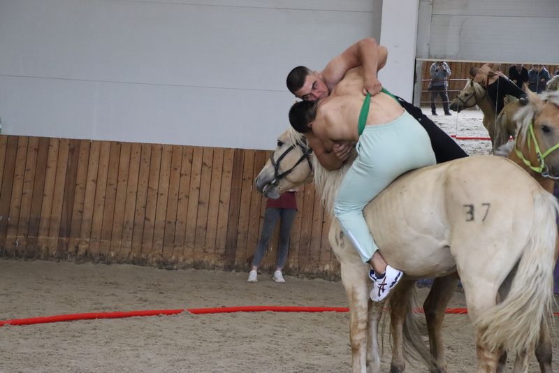 Сабада атларга утырып көрәшү буенча  дөнья  чемпионаты үтте