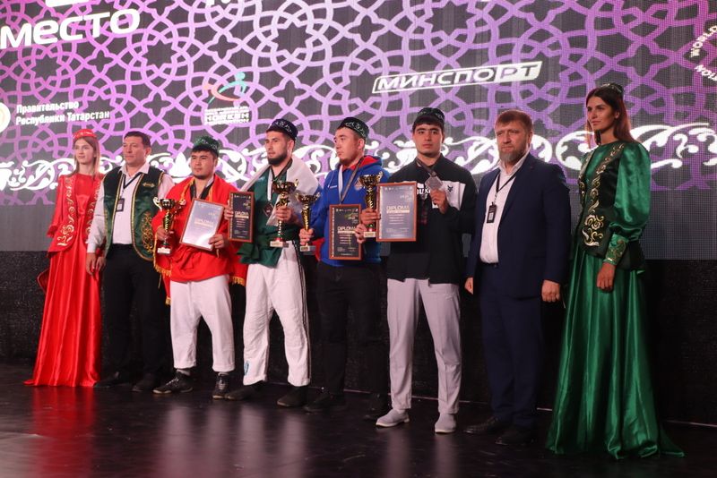 Миңгәрдә билбау  көрәше буенча дөнья чемпионатында  автомобиль Радик  Сәлаховка  бирелде