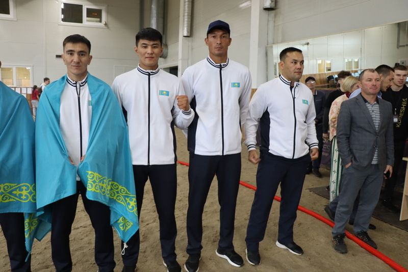 Сабада атларга утырып көрәшү буенча  дөнья  чемпионаты үтте