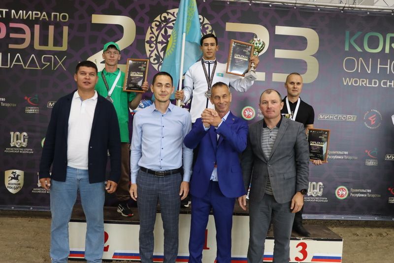 Сабада атларга утырып көрәшү буенча  дөнья  чемпионаты үтте