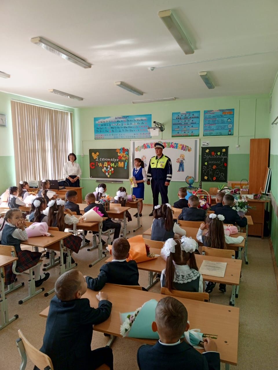 Каникуллар тәмам, мәктәпкә имин барам