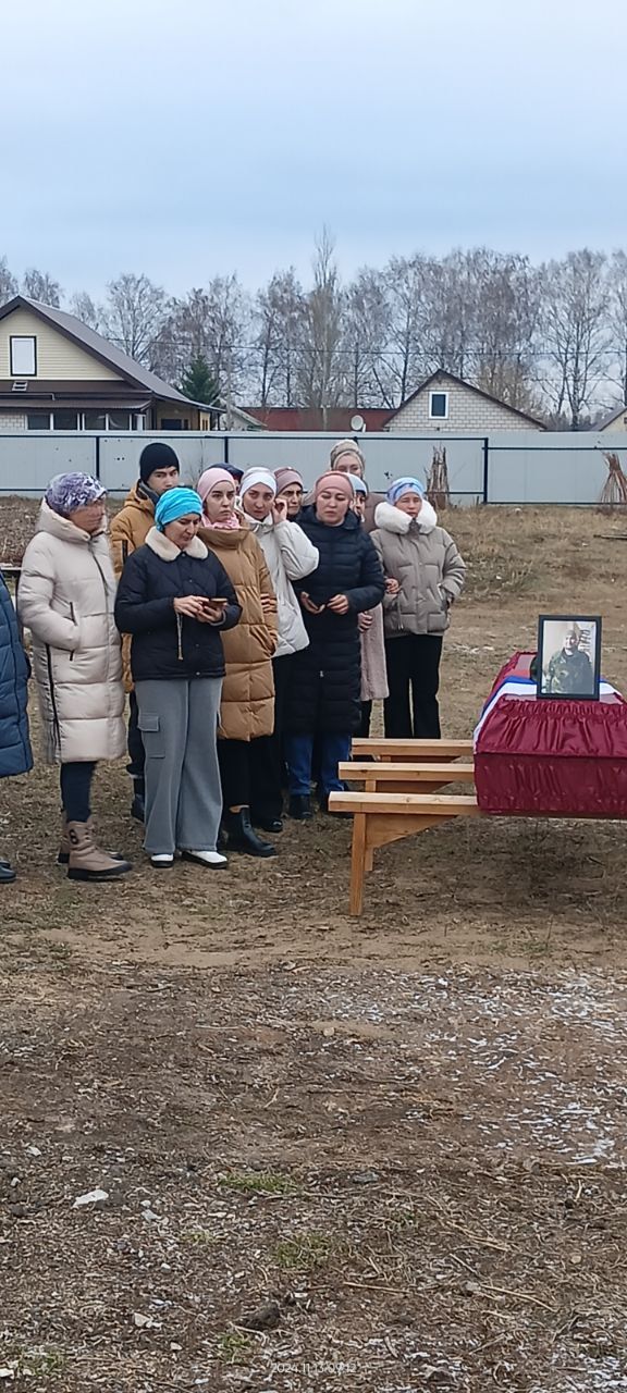 Бүген Сабада махсус хәрби операциядә һәлак булган райондашыбыз Ленар Юнысовны соңгы юлга озаттылар