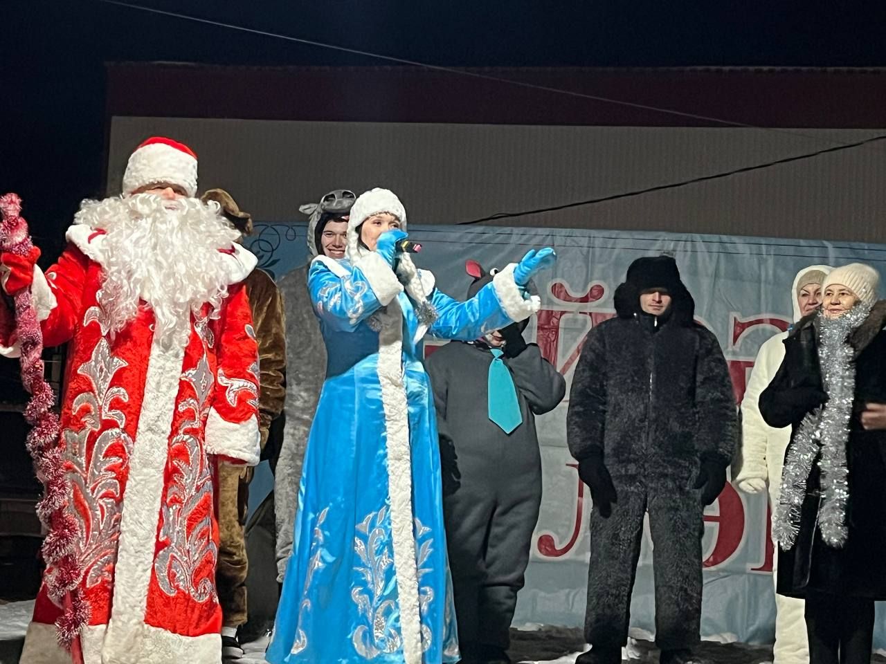 Шәмәрдәндә Яңа ел чыршысы утларын кабызды