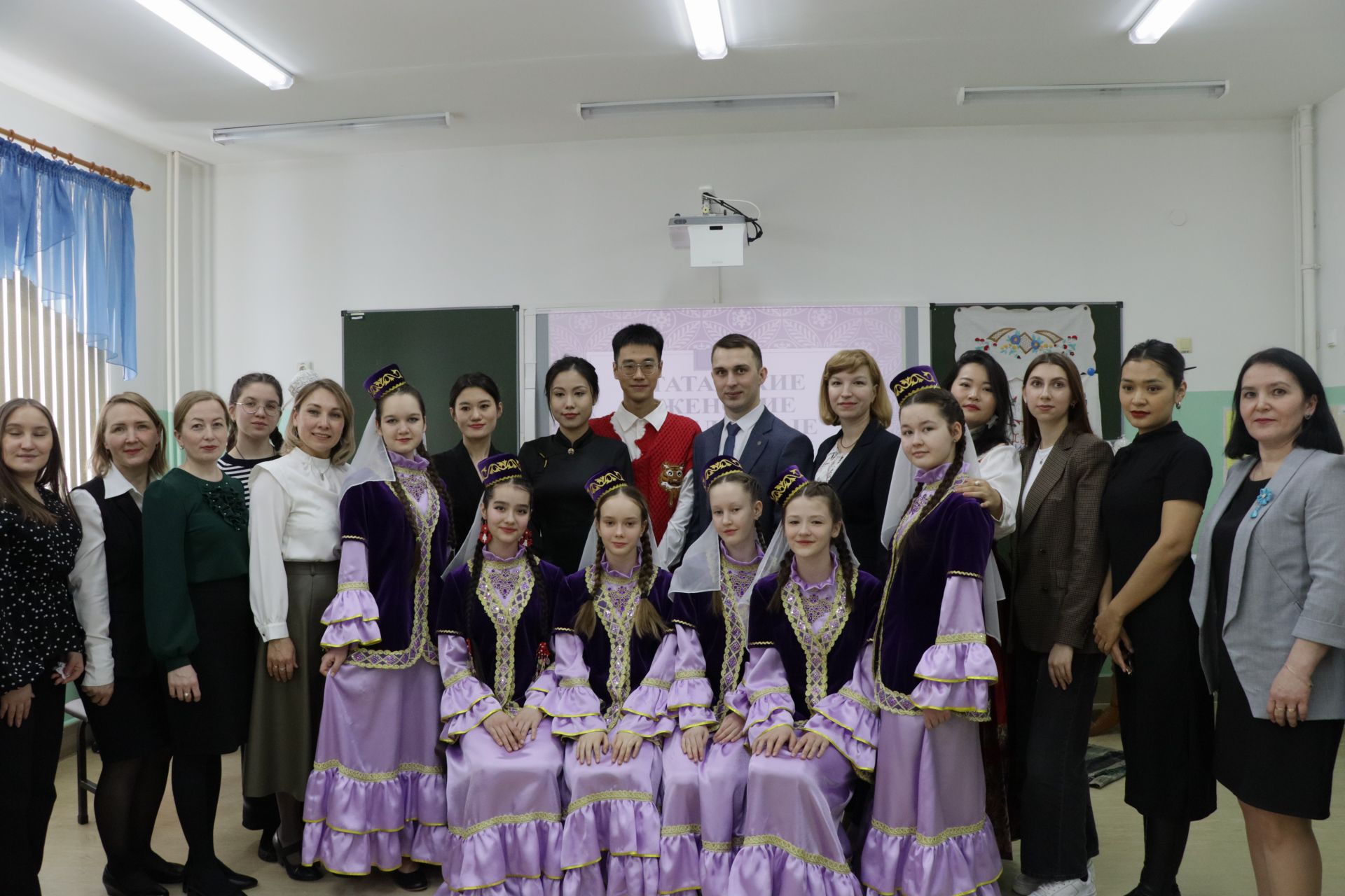 Шәмәрдәннең «Үсеш» лицеенда узган V республикакүләм туган телләр фестиваленә чит ил студентлары килде