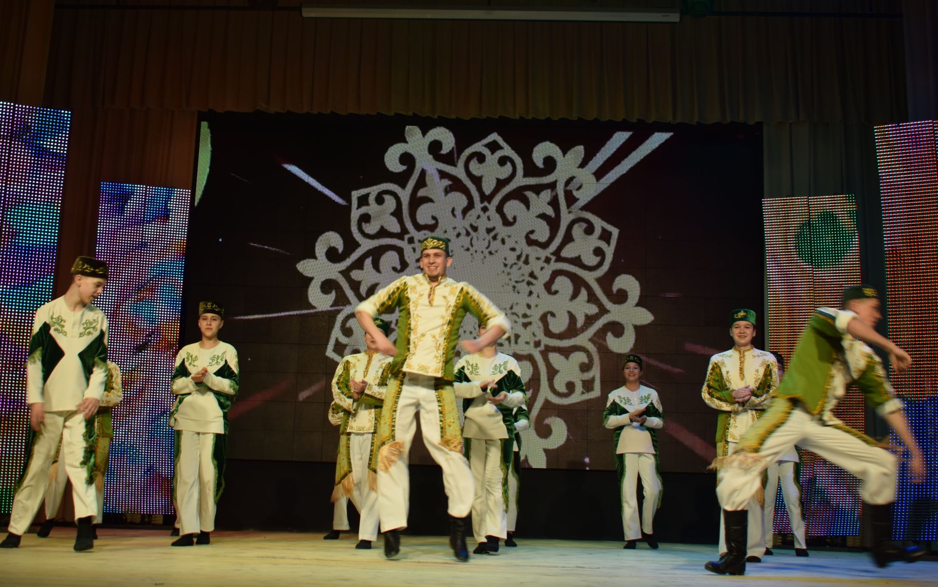 Шәмәрдәннең  «Акварель»  һәм «Ritmix» бию коллективларының отчет концерты узды