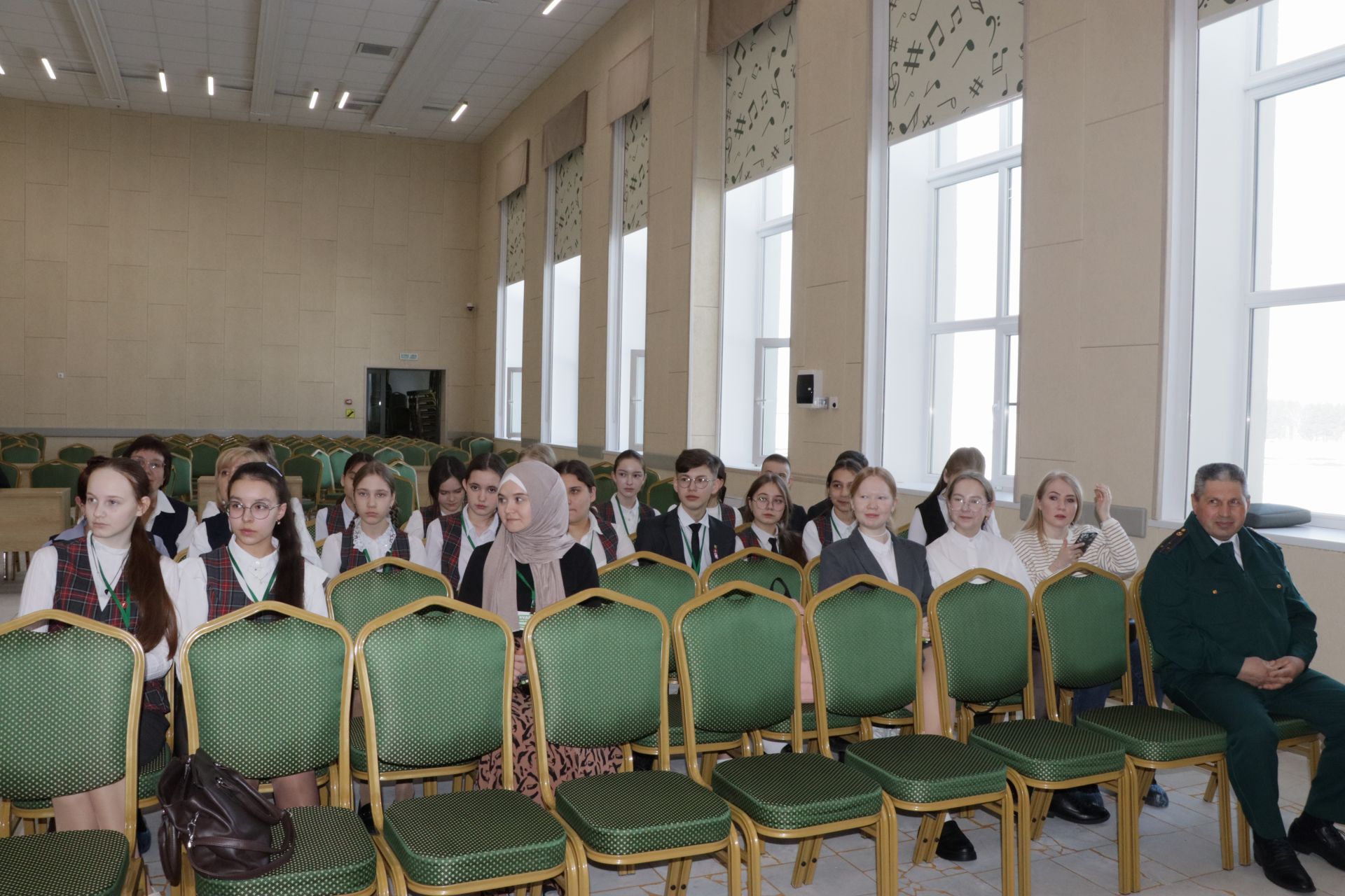 “Будет чисто” хәрәкәте активистлары Саба урта мәктәбендә “Һәр җирдә чиста булсын” экологик форумын үткәрделәр