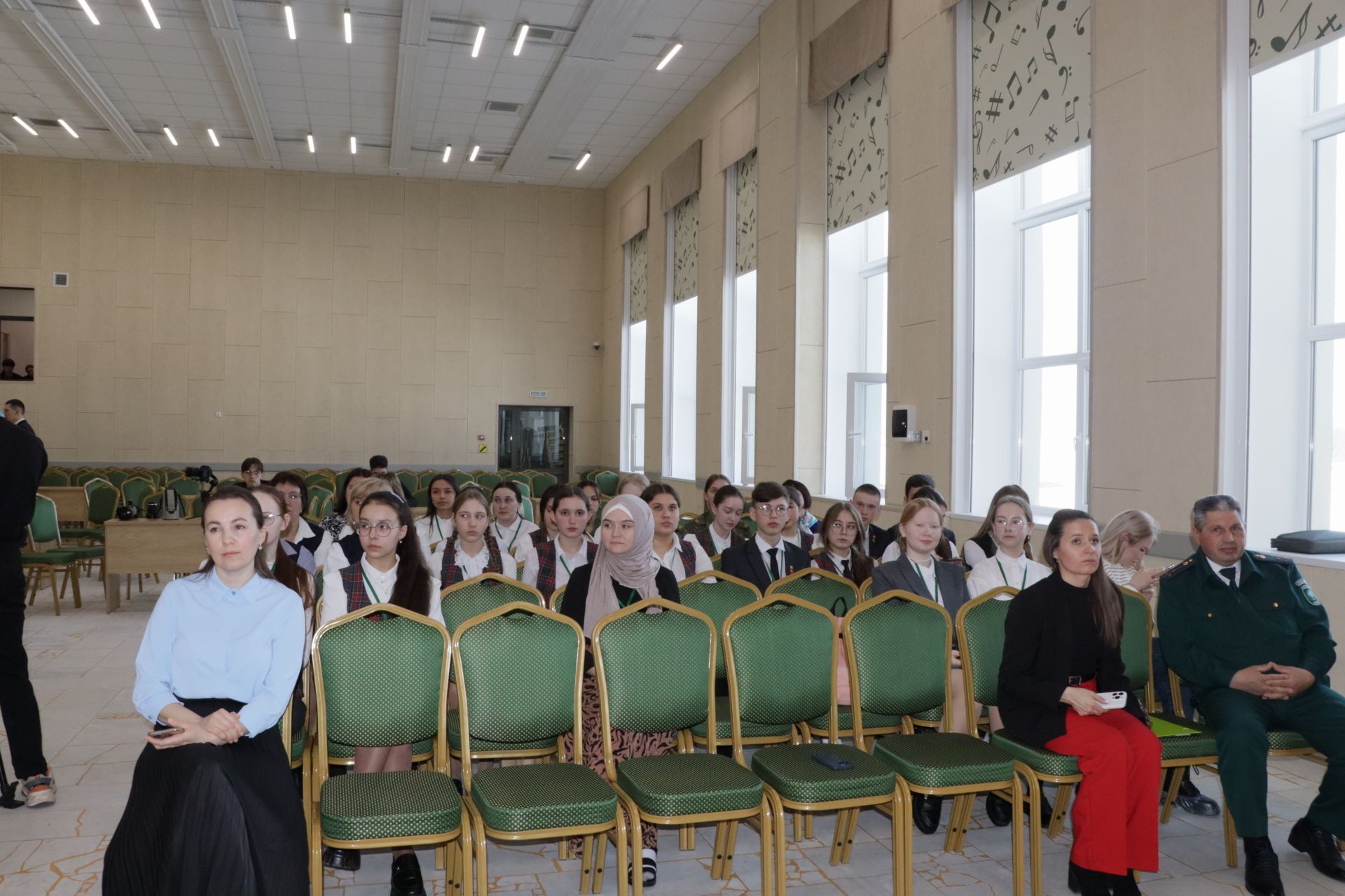 “Будет чисто” хәрәкәте активистлары Саба урта мәктәбендә “Һәр җирдә чиста булсын” экологик форумын үткәрделәр