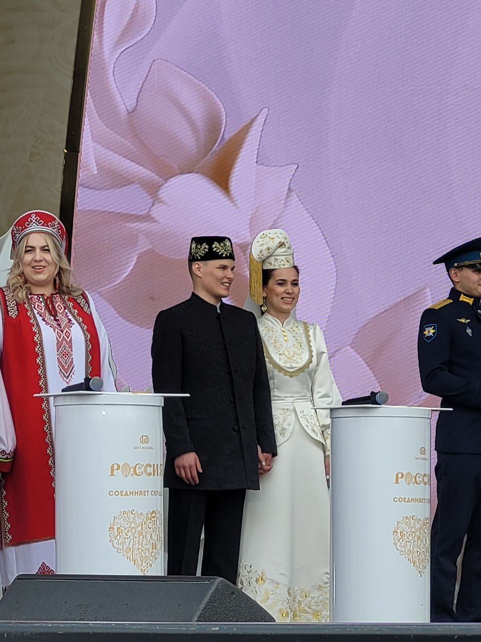 Саба яшьләре Айгөл һәм Данияр Мифтаховлар законлы никахларын Мәскәү каласында рәсмиләштерде
