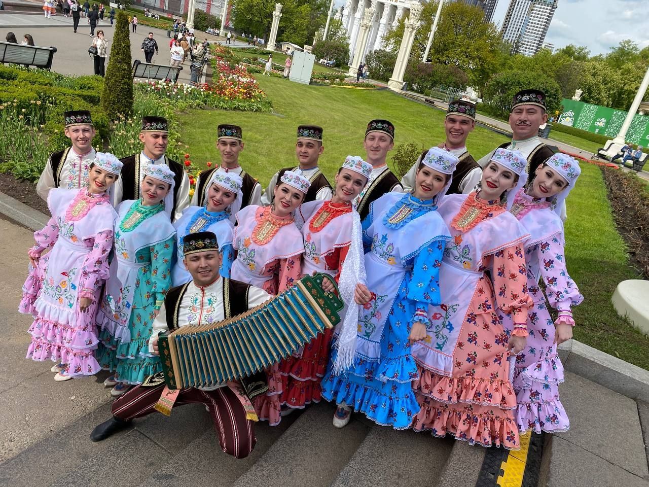 Саба яшьләре Айгөл һәм Данияр Мифтаховлар законлы никахларын Мәскәү каласында рәсмиләштерде