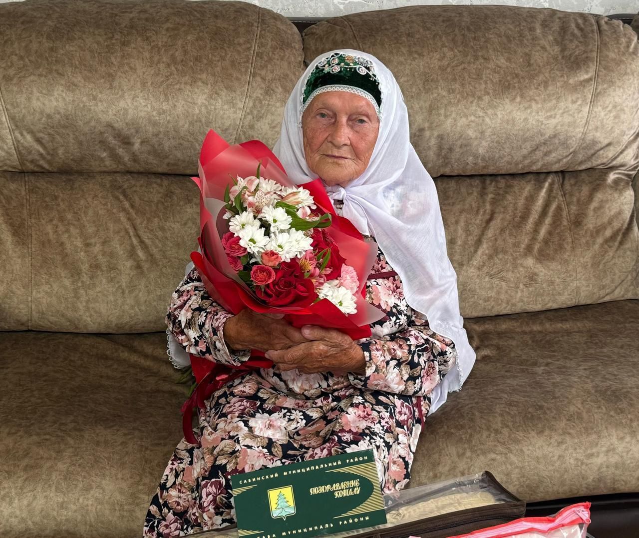 Әлфинур Әхәт кызы Нуриева 90 яшьлек юбилеен билгеләп үтте