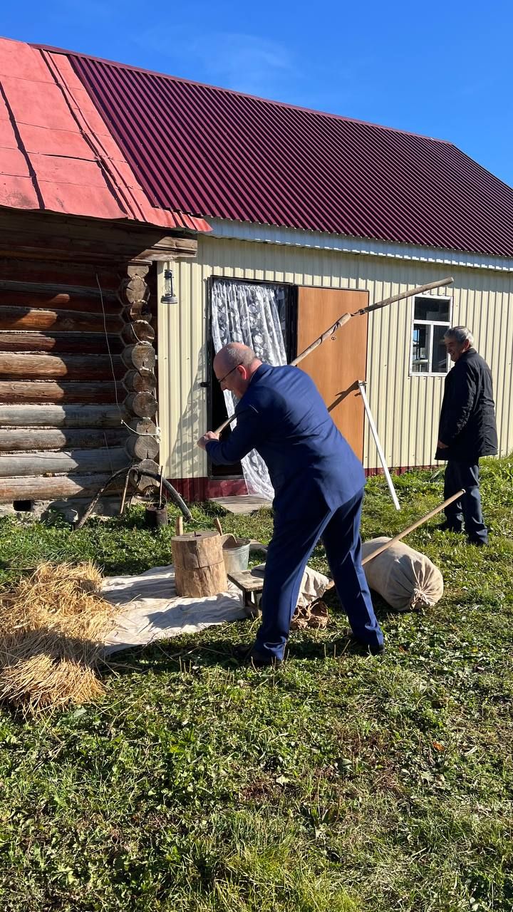 Сабага  «Бөтендөнья татар конгрессы»ның Башкарма комитет рәисе урынбасары Ирек Шәрипов килде